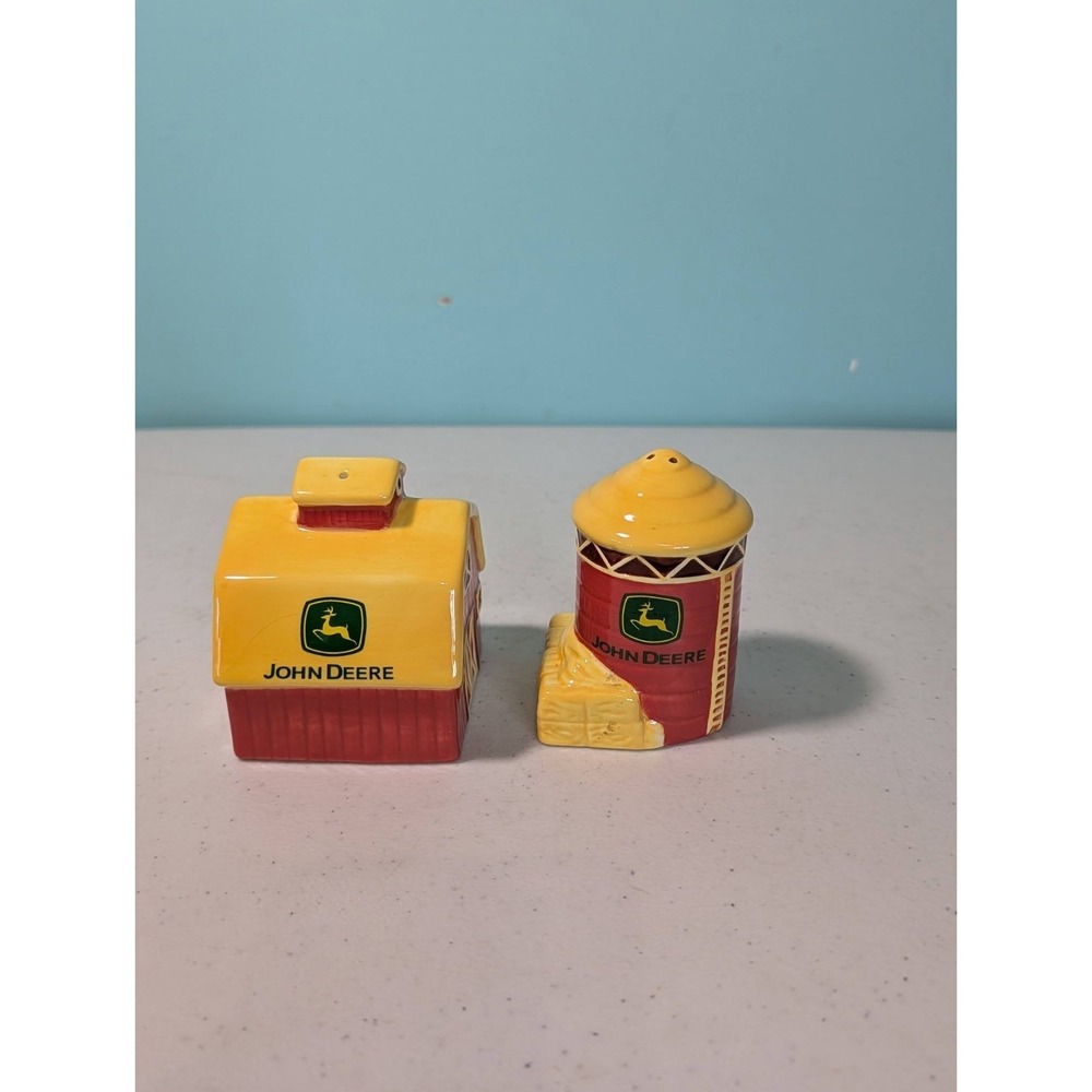 John Deere Farm Barn Silo Ceramic Salt and Pepper Shakers Set - Picture 5 of 10